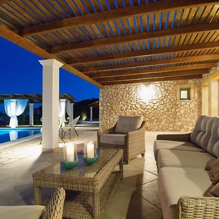 Kleismata Sleeps 6 T674409 فيلة *